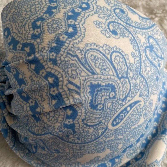 2 Bikini tops - Picture 3 of 8